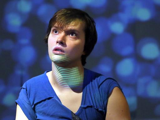 Das Stück nach dem Roman von Mark Haddon über einen Asperger-Autisten hatte am 7. November 2014 in dem Kinder- und Jugendtheater Premiere.