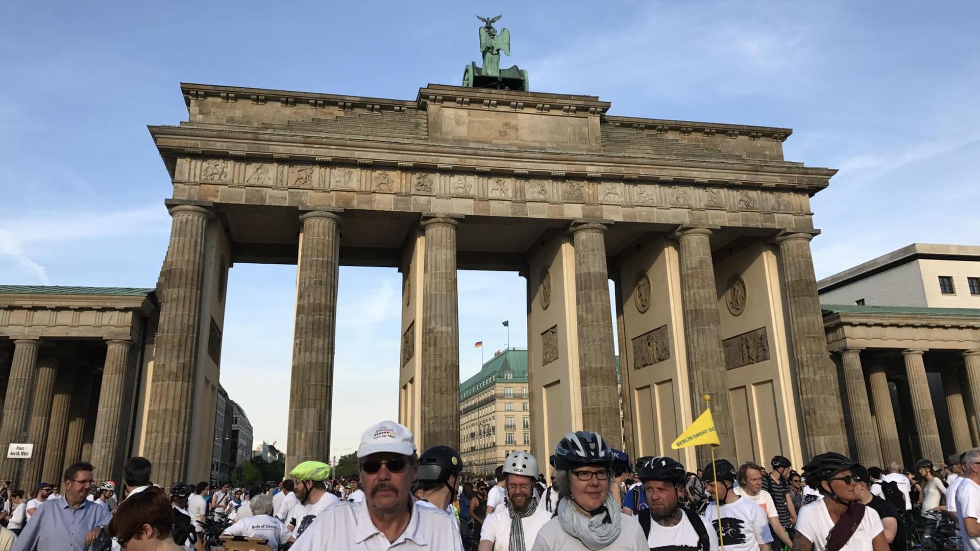 Der Berliner "Ride of Silence" auf der Straße des 17. Juni.