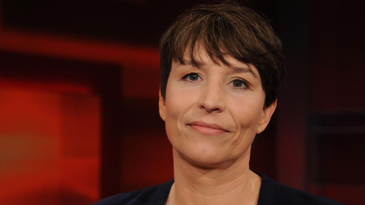 Die Biologin Heike Vesper, Leiterin des Fachbereichs Meeressschutz beim WWF, zu Gast in der ARD Talkshow "Hart aber Fair" am 12.03.2018 in Köln. Foto: Horst Galuschka Foto: Horst Galuschka/dpa | Verwendung weltweit Die Biologin Heike Vesper, Leiterin des Fachbereichs Meeressschutz beim WWF, zu Gast in der ARD Talkshow "Hart aber Fair" am 12.03.2018 in Köln. Foto: Horst Galuschka Foto: Horst Galuschka/dpa | Verwendung weltweit