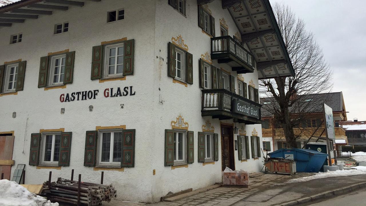 Gasthof "Glasl" in Rottach-Egern: Bis ins Jahr 1865 reicht die Chronik des Gasthofs zurück. Dann sollte er abgerissen werden - mit Genehmigung des Gemeinderates.