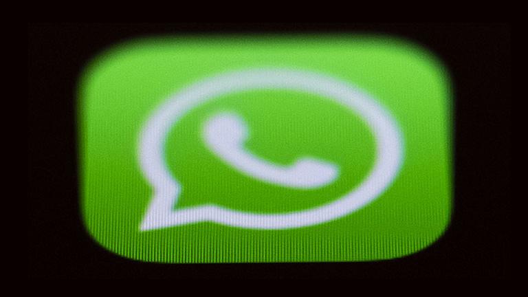 ILLUSTRATION - 17.09.2019, Hessen, Rüsselsheim: Das Logo der Messenger-App WhatsApp ist auf einem Display eines Smartphones zu sehen. Foto: Silas Stein/dpa | Verwendung weltweit ILLUSTRATION - 17.09.2019, Hessen, Rüsselsheim: Das Logo der Messenger-App WhatsApp ist auf einem Display eines Smartphones zu sehen. Foto: Silas Stein/dpa | Verwendung weltweit