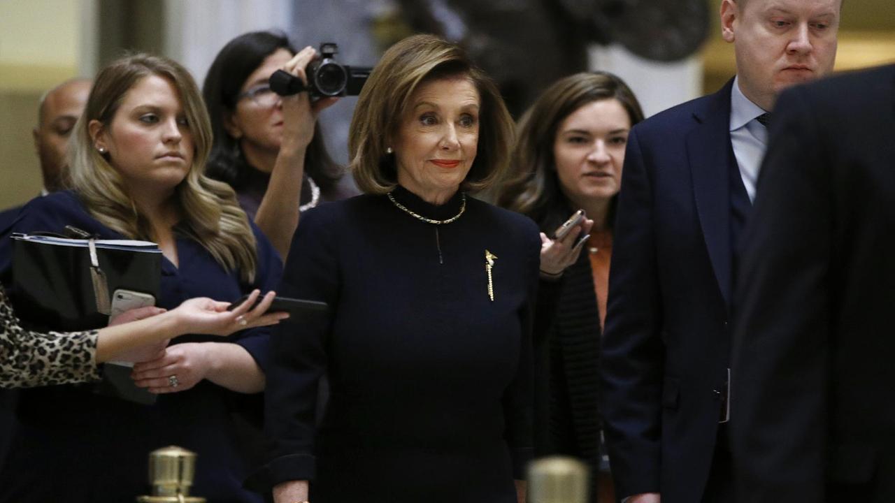 Nancy Pelosi (M), Sprecherin des US-Repräsentantenhauses, trifft im US-Repräsetantenhaus ein. Nancy Pelosi (M), Sprecherin des US-Repräsentantenhauses, trifft im US-Repräsetantenhaus ein.