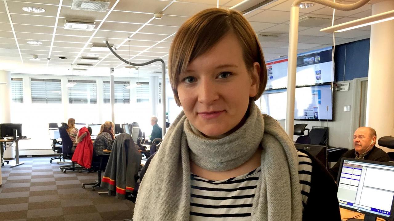 DLF-Nachrichtenredakteurin Jana Sinram im Großraum-Büro von NRK in Tromsø DLF-Nachrichtenredakteurin Jana Sinram im Großraum-Büro von NRK in Tromsø