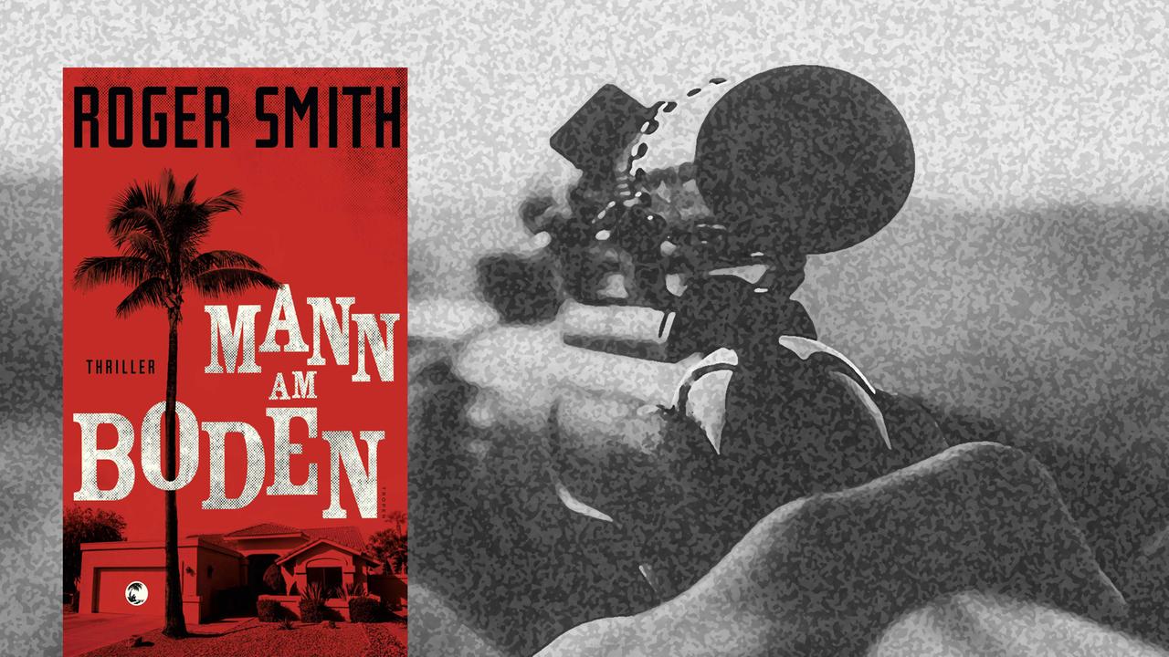 Vordergrund: Cover zu Roger Smiths "Mann am Boden", Hintergrund: Mensch hält Pistole