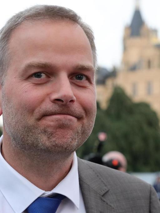 Der Spitzenkandidat der AfD, Leif-Erik Holm, am Wahlabend in Schwerin