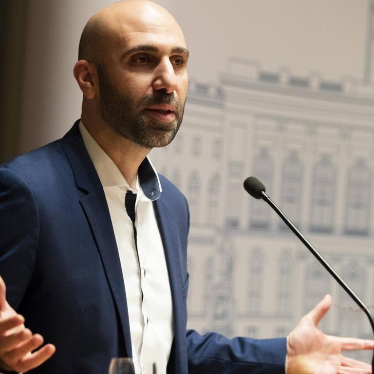 Psychologe und Autor Ahmad Mansour während der zentralen Einbürgerungsfeier im Abgeordnetenhaus in Berlin