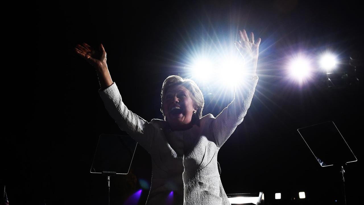 US-Präsidentschaftskandidatin Hillary Cllinton bei einer Rede in Fort Lauderdale, Florida, USA, 01 November 2016. US-Präsidentschaftskandidatin Hillary Cllinton bei einer Rede in Fort Lauderdale, Florida, USA, 01 November 2016.