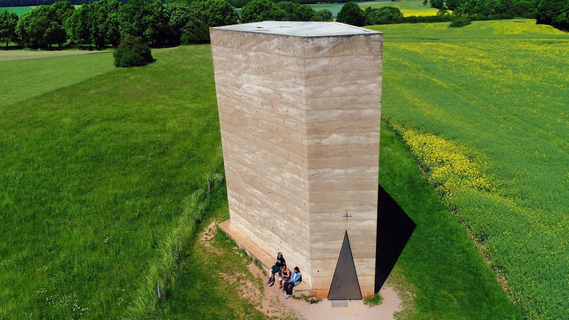 Die Bruder-Klaus-Kapelle in der Eifel, geplant vom Schweizer Architekten Peter Zumthor.