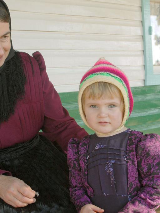 Eine Mutter mit ihrem Kind in einer Mennonitenkolonie in Paraguay, aufgenommen am 18.7.2007
