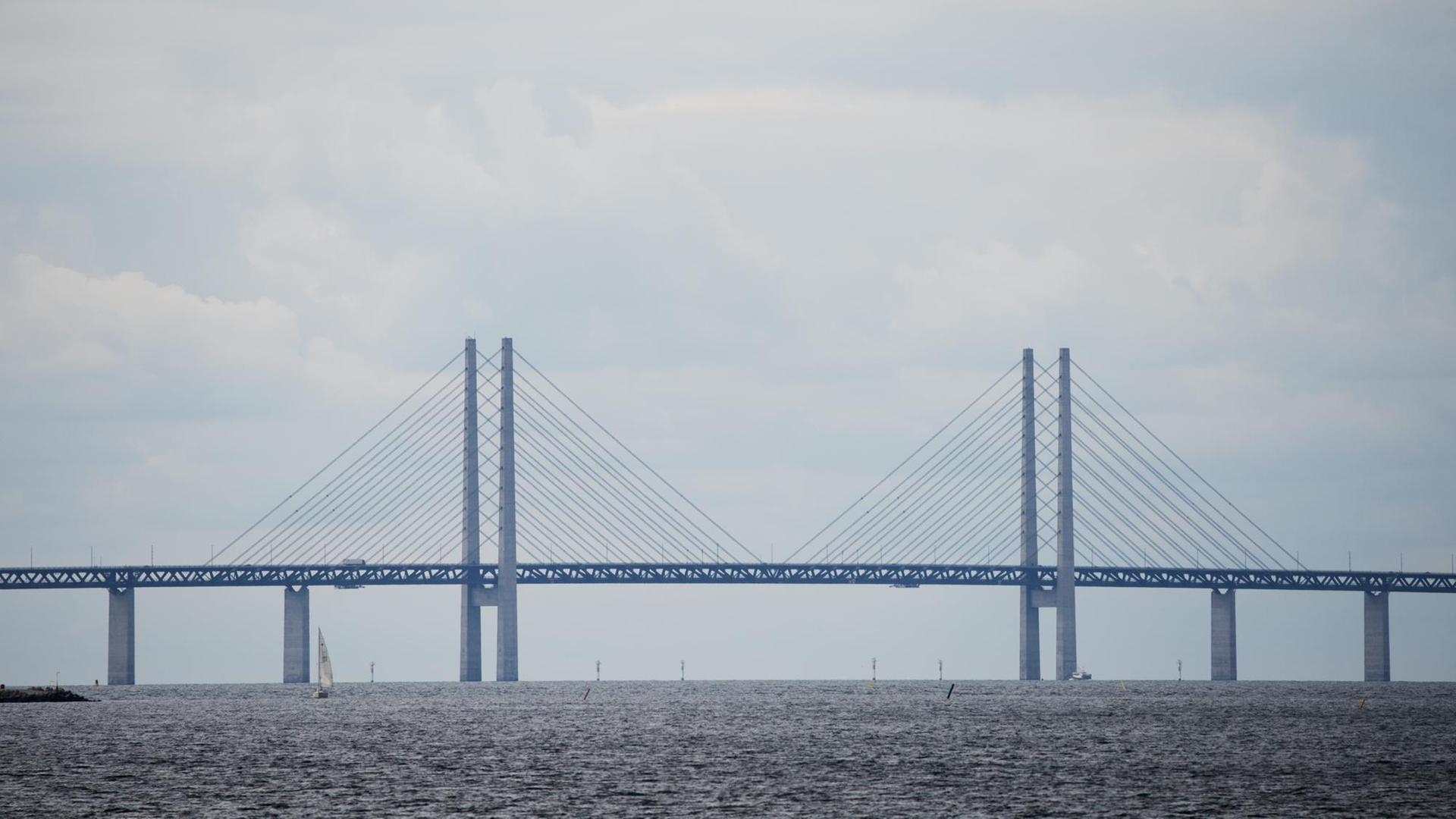 Die Öresundbrücke von Malmö (Schweden) aus gesehen. Die Öresundbrücke von Malmö (Schweden) aus gesehen.