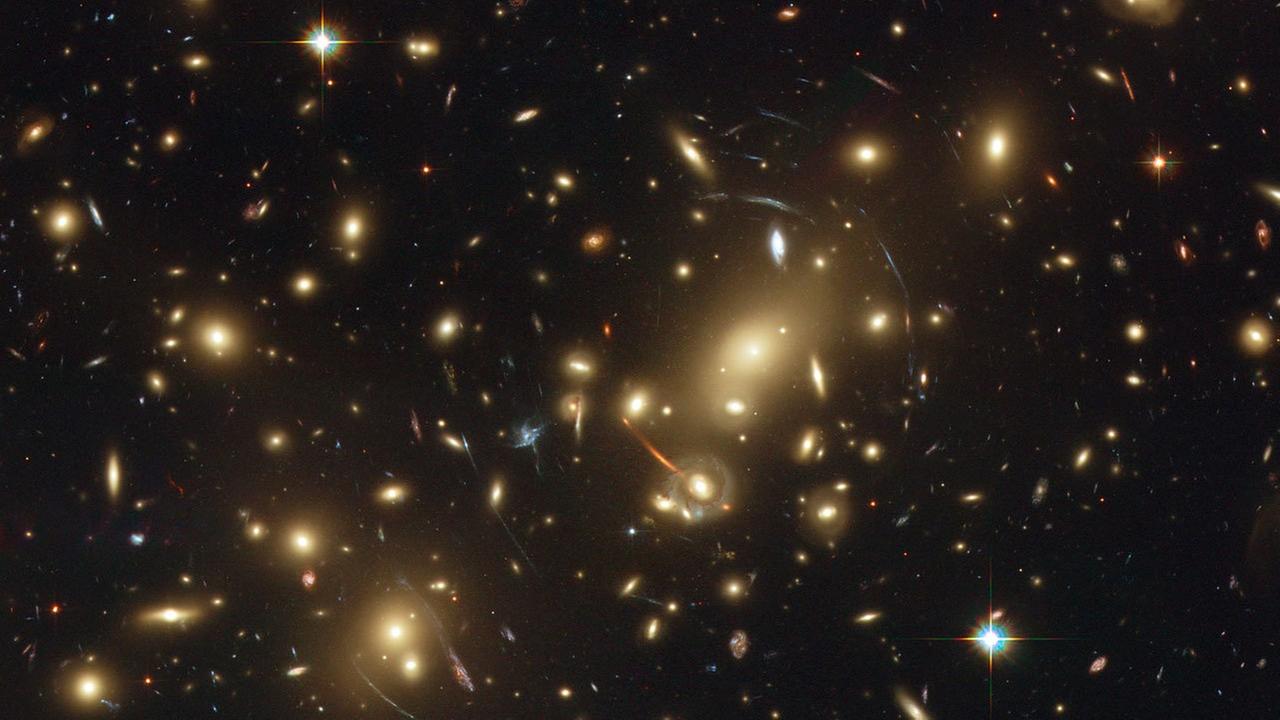 Galaxienhaufen im Weltraum Galaxienhaufen im Weltraum