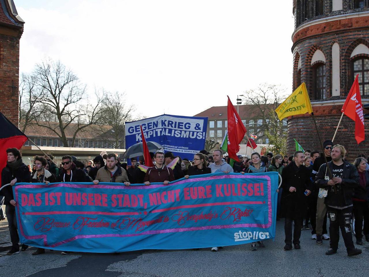 Demonstranten am Vortag des Gipfels in Lübeck Demonstranten am Vortag des Gipfels in Lübeck
