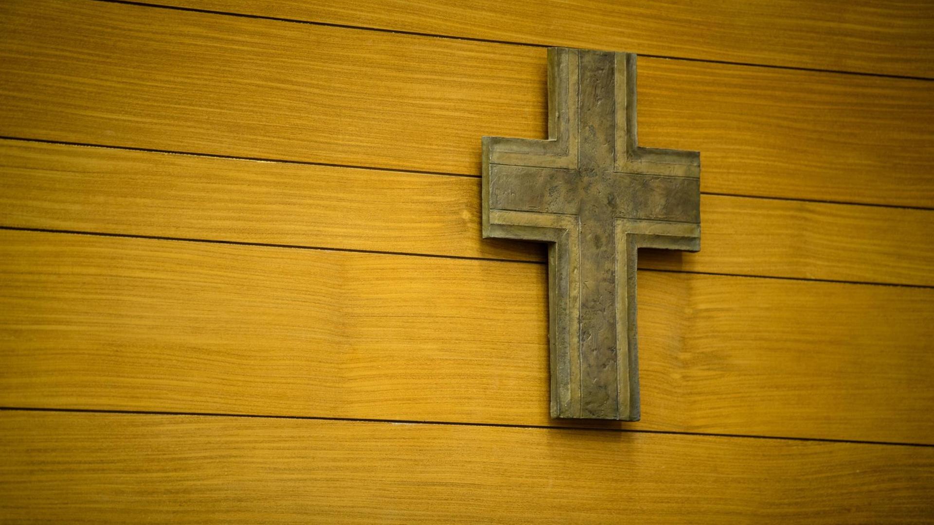 Ein Kreuz hängt am 23.01.2018 im Landgericht in Traunstein (Bayern) an der Wand. Ein Kreuz hängt am 23.01.2018 im Landgericht in Traunstein (Bayern) an der Wand.