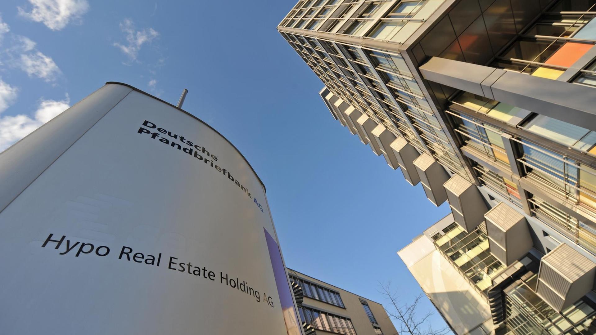 Die Zentrale der Hypo Real Estate (HRE) in Unterschleißheim bei München (Oberbayern) am 25.03.2010. Die Zentrale der Hypo Real Estate (HRE) in Unterschleißheim bei München (Oberbayern) am 25.03.2010.