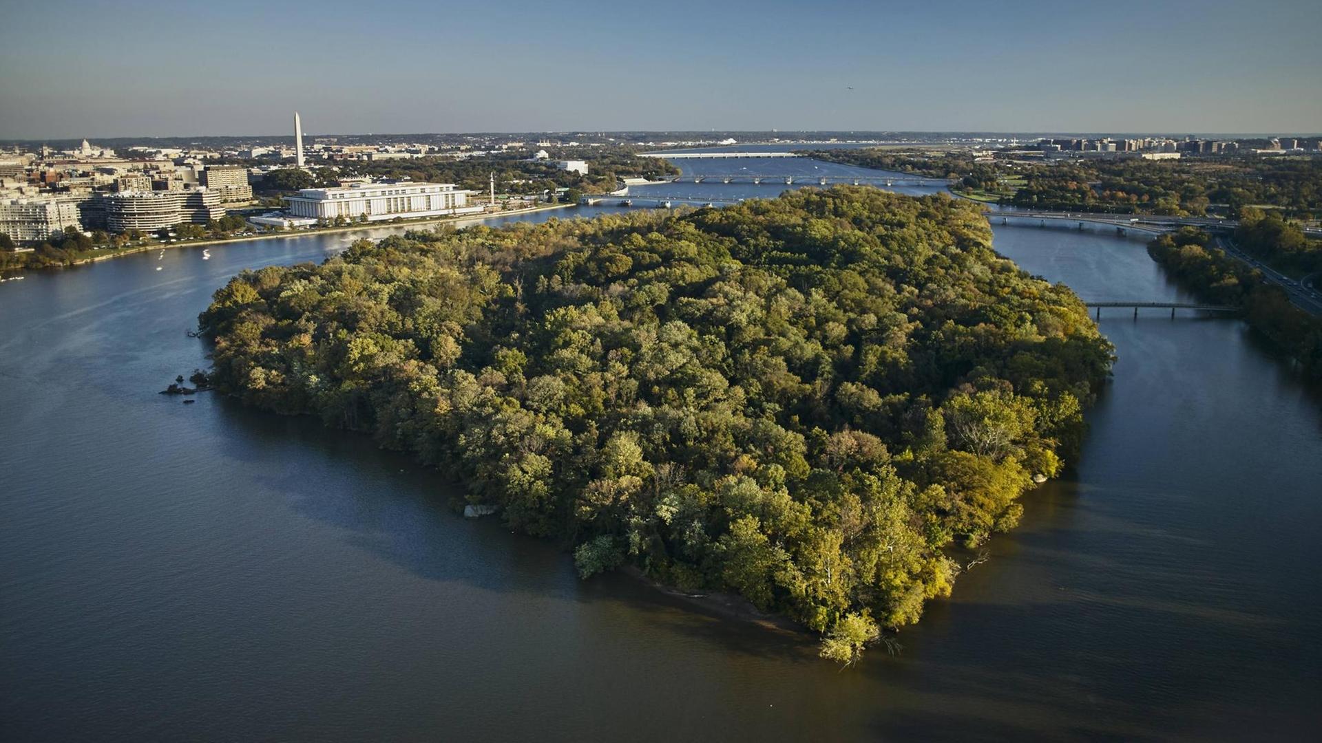 USA, Washington, D.C., Aerial photograph of Roosevelt Island in the Potomac River PUBLICATIONxINxGERxSUIxAUTxHUNxONLY BCDF00111 USA Washington D C Aerial Photo of Roosevelt Iceland in The Potomac River PUBLICATIONxINxGERxSUIxAUTxHUNxONLY BCDF00111 USA, Washington, D.C., Aerial photograph of Roosevelt Island in the Potomac River PUBLICATIONxINxGERxSUIxAUTxHUNxONLY BCDF00111 USA Washington D C Aerial Photo of Roosevelt Iceland in The Potomac River PUBLICATIONxINxGERxSUIxAUTxHUNxONLY BCDF00111