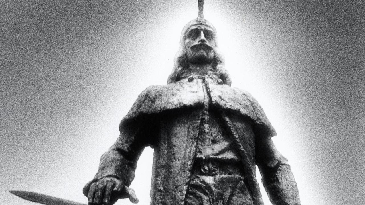 Statue des Vlad Dracul in Tirgoviste, Rumänien Statue des Vlad Dracul in Tirgoviste, Rumänien