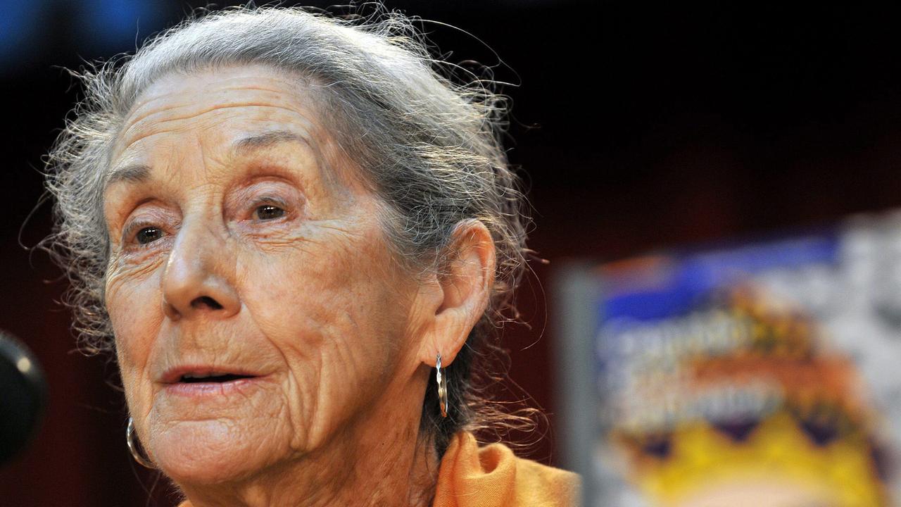 Die südafrikanische Schriftstellerin und Literaturnobelpreisträgerin Nadine Gordimer am 13. Februar 2010 bei der internationalen Buchmesse in Havanna. Die südafrikanische Schriftstellerin und Literaturnobelpreisträgerin Nadine Gordimer am 13. Februar 2010 bei der internationalen Buchmesse in Havanna.