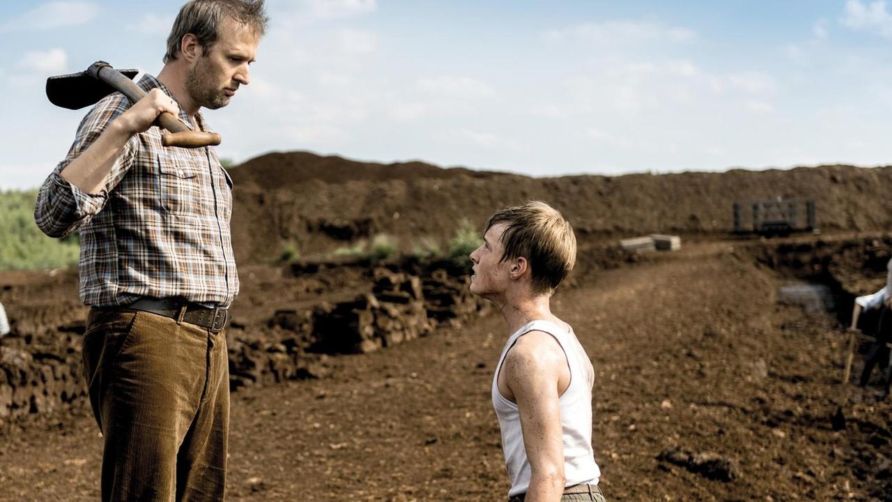 Stephan Grossmann (l) als Bruder Wilde und Louis Hofmann als Wolfgang in einer Szene des Kinofilms "Freistatt" (undatierte Filmszene). Das Drama kommt am 25.06.2015 in die deutschen Kinos. Foto: Salzgeber & Company Medien/dpa (zu dpa-Kinostarts vom 18.06.2015 - ACHTUNG: Verwendung nur für redaktionelle Zwecke im Zusammenhang mit der Berichterstattung über den genannten Film und nur bei Urheber-Nennung Foto: Salzgeber & Company Medien/dpa) Stephan Grossmann (l) als Bruder Wilde und Louis Hofmann als Wolfgang in einer Szene des Kinofilms "Freistatt" (undatierte Filmszene). Das Drama kommt am 25.06.2015 in die deutschen Kinos. Foto: Salzgeber & Company Medien/dpa (zu dpa-Kinostarts vom 18.06.2015 - ACHTUNG: Verwendung nur für redaktionelle Zwecke im Zusammenhang mit der Berichterstattung über den genannten Film und nur bei Urheber-Nennung Foto: Salzgeber & Company Medien/dpa)