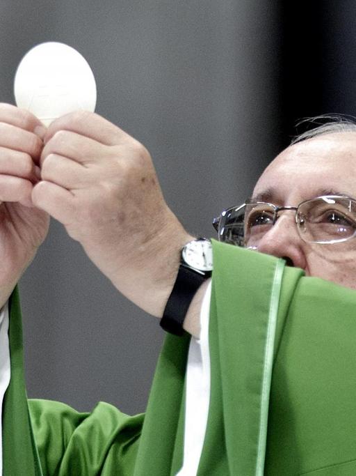 Papst Franziskus bei der Eucharistiefeier