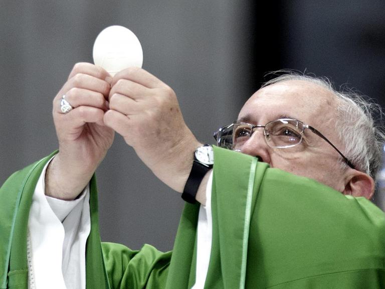 Papst Franziskus bei der Eucharistiefeier