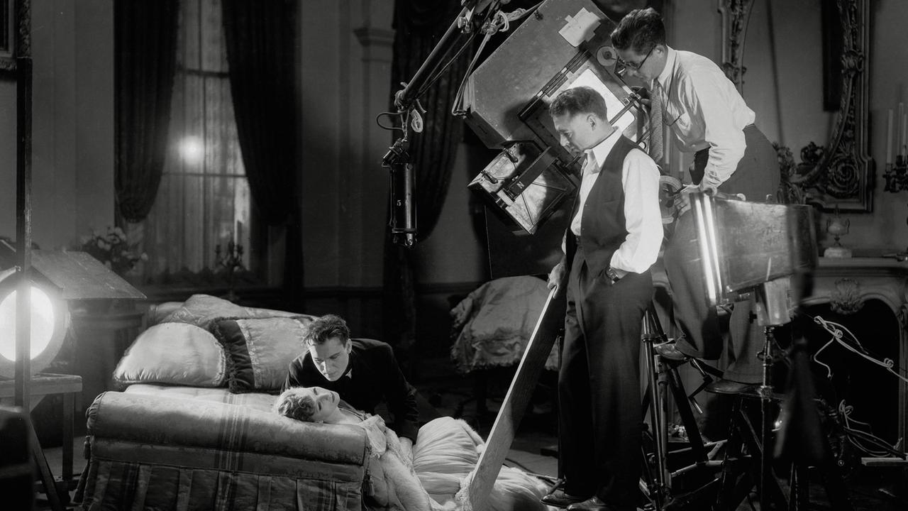 Greta Garbo, Gavin Gordon und Regisseur Clarence Brown bei Dreharbeiten Greta Garbo, Gavin Gordon und Regisseur Clarence Brown bei Dreharbeiten