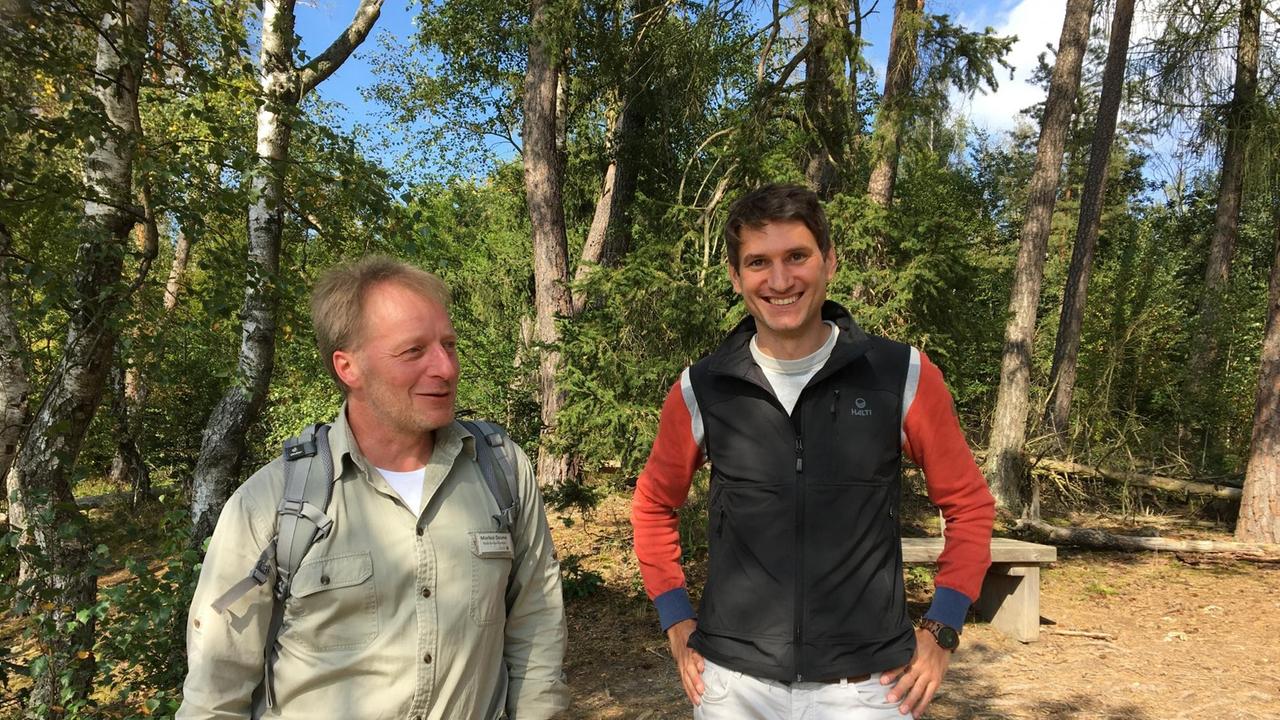 Ranger Markus Daume (links) und Manuel Schweiger, der Leiter des Nationalparks Kellerwald-Edersee Ranger Markus Daume (links) und Manuel Schweiger, der Leiter des Nationalparks Kellerwald-Edersee