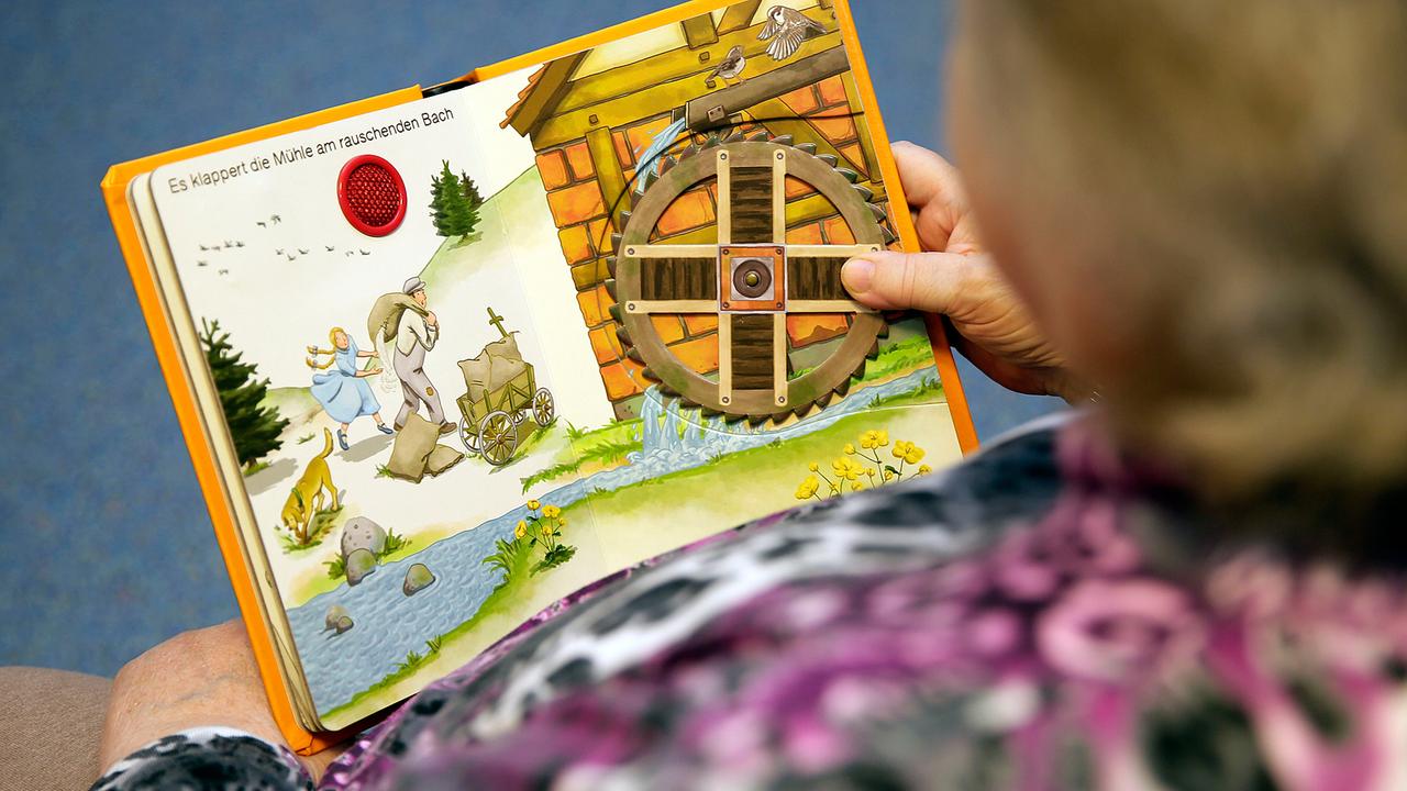 Ein Buch für Demenzkranke vom SingLiesel-Verlag. Ein Buch für Demenzkranke vom SingLiesel-Verlag.