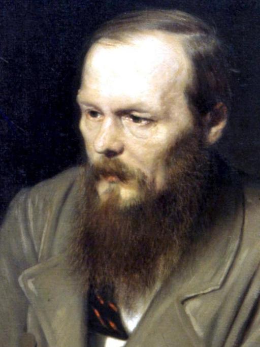 Ein Farbgemälde von Fjodor Dostojewski auf einem Stuhl