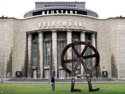 Außenansicht der Berliner Volksbühne Außenansicht der Berliner Volksbühne
