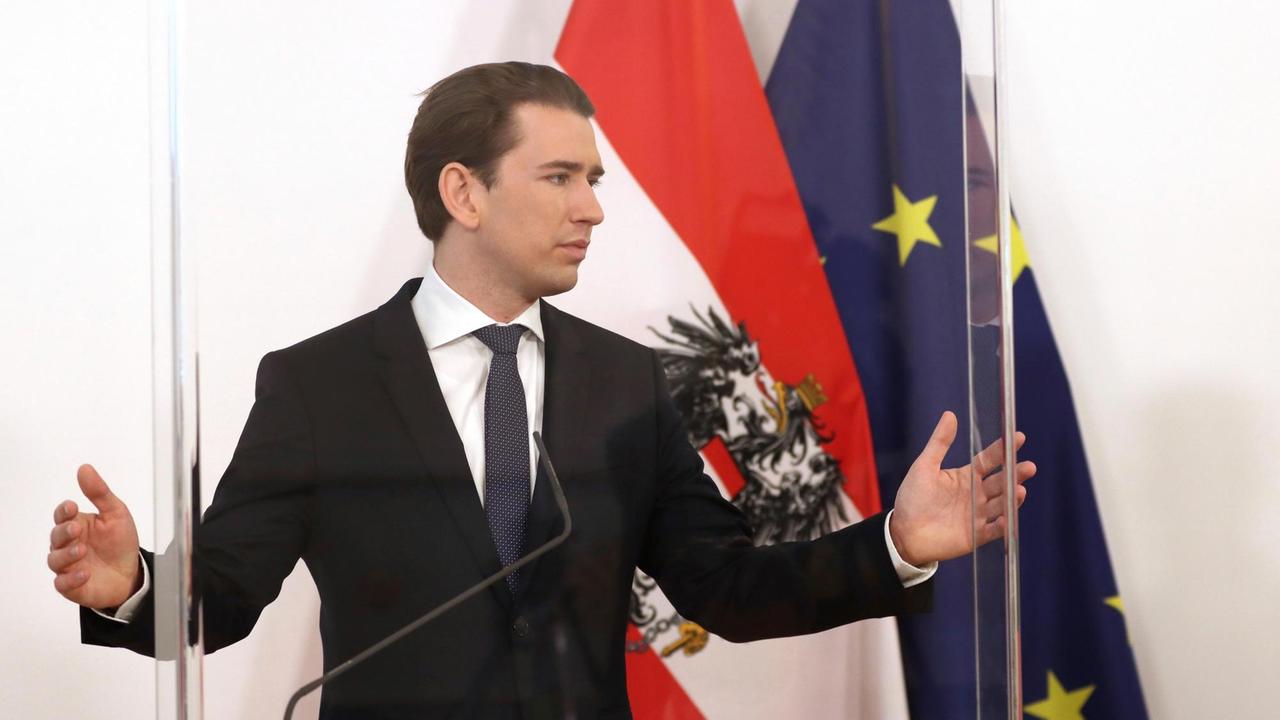 Wien: Sebastian Kurz (ÖVP), Bundeskanzler von Österreich, spricht im Rahmen des Pressefoyers nach dem Ministerrat zum Thema "Aktuelles zu Corona-Maßnahmen" im Bundeskanzleramt. Wien: Sebastian Kurz (ÖVP), Bundeskanzler von Österreich, spricht im Rahmen des Pressefoyers nach dem Ministerrat zum Thema "Aktuelles zu Corona-Maßnahmen" im Bundeskanzleramt.