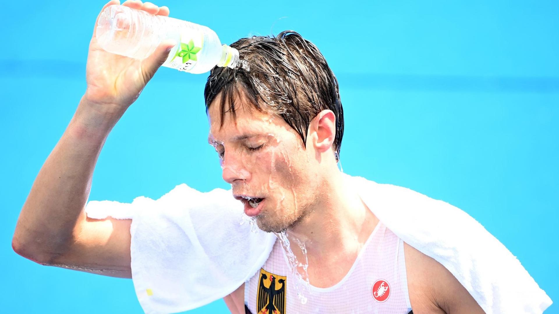 Die Sportler - wie hier der Triathlet Justus Nieschlag - mussten die Hitze in Tokio auch während der Wettkämpfe ertragen. Die Sportler - wie hier der Triathlet Justus Nieschlag - mussten die Hitze in Tokio auch während der Wettkämpfe ertragen.