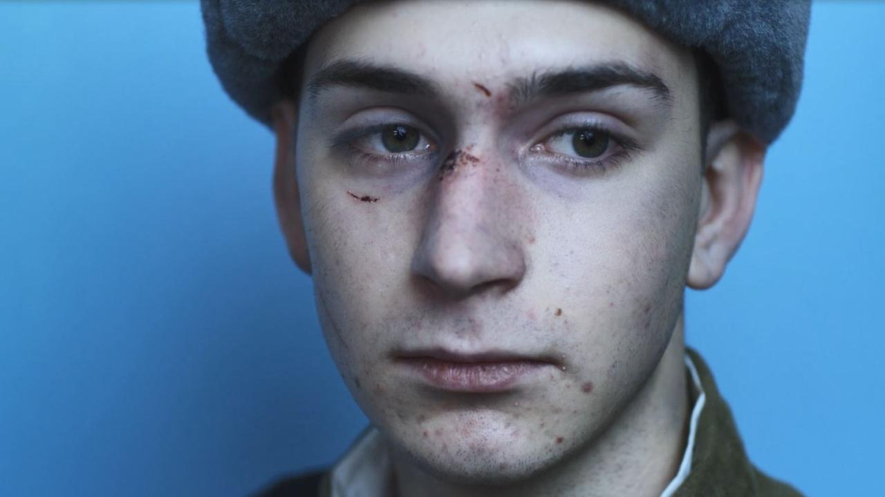 Das Video des Künstlers Jaan Toomik ist eine Hommage an seinen Militärkollegen, der sich 1982 während seines Dienstes in der Sowjetarmee erschoss.