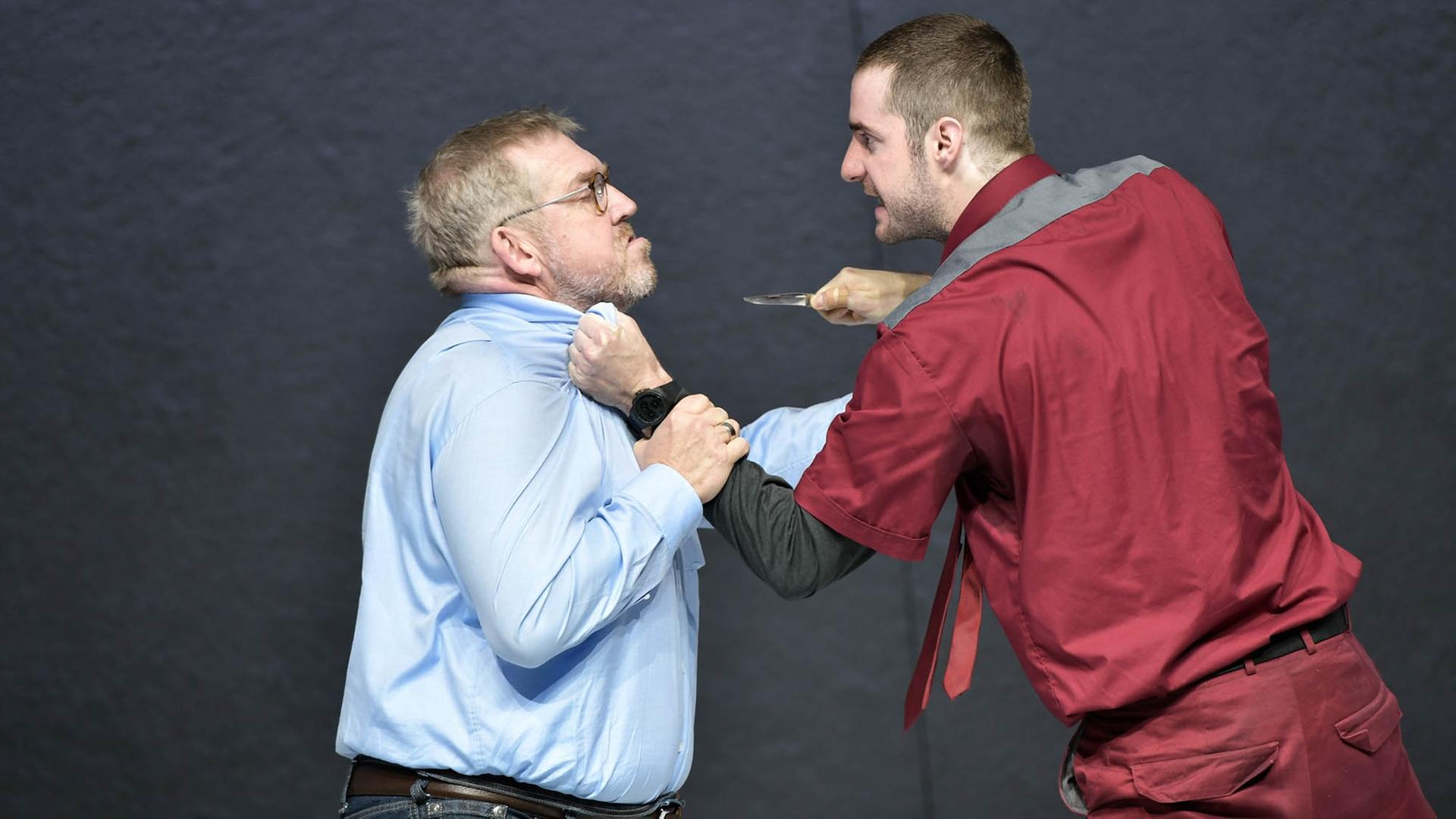 Fridolin Sandmeyer als Jerry und Dietmar Bär als Braubach in "Furor" am Schauspiel Frankfurt in der Regie von Anselm Weber Fridolin Sandmeyer als Jerry und Dietmar Bär als Braubach in "Furor" am Schauspiel Frankfurt in der Regie von Anselm Weber