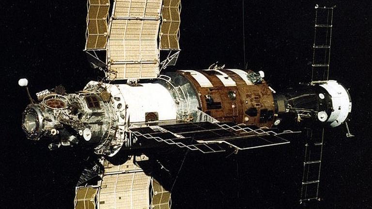 Salyut 7 wieder in Betrieb: Blick nach dem Abdocken der beiden Kosmonauten, die eine der schwierigsten Momente der Raumfahrtgeschichte gemeistert haben Salyut 7 wieder in Betrieb: Blick nach dem Abdocken der beiden Kosmonauten, die eine der schwierigsten Momente der Raumfahrtgeschichte gemeistert haben
