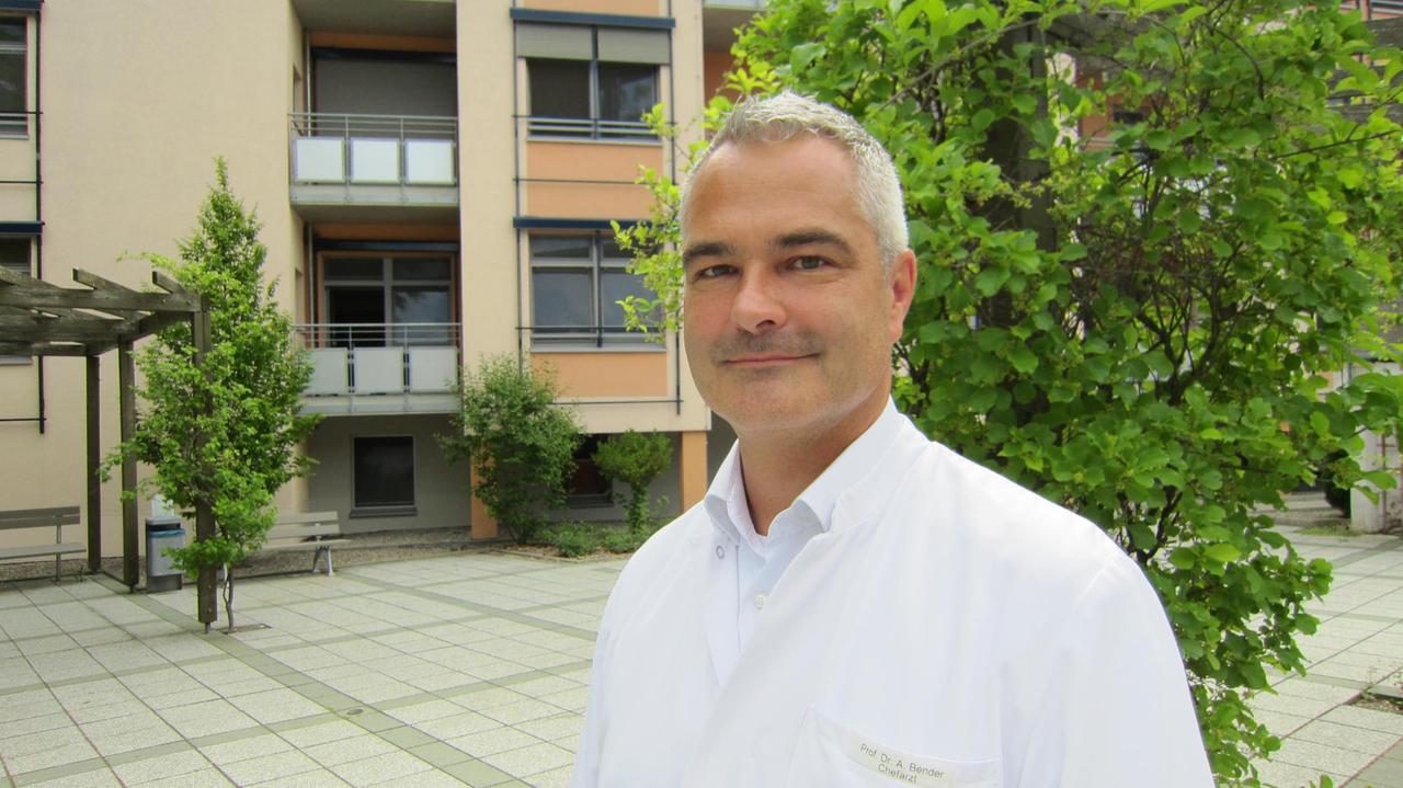 Prof. Andreas Bender, Neurologe, Chefarzt des Therapiezentrums und wissenschaftlicher Mitarbeiter an der LMU München. Prof. Andreas Bender, Neurologe, Chefarzt des Therapiezentrums und wissenschaftlicher Mitarbeiter an der LMU München.