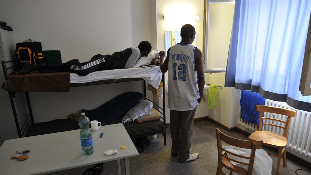 Die Behörden nennen sie "umF" − "unbegleitete minderjährige Flüchtlinge" in einer Unterkunft in München 2011 Die Behörden nennen sie "umF" − "unbegleitete minderjährige Flüchtlinge" in einer Unterkunft in München 2011