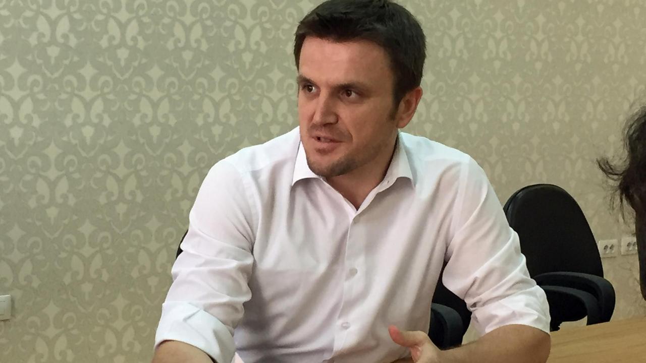 In seinem Büro in Tirana sitzt Gazmend Aga von der Albanischen Muslimische Gemeinde. In seinem Büro in Tirana sitzt Gazmend Aga von der Albanischen Muslimische Gemeinde.