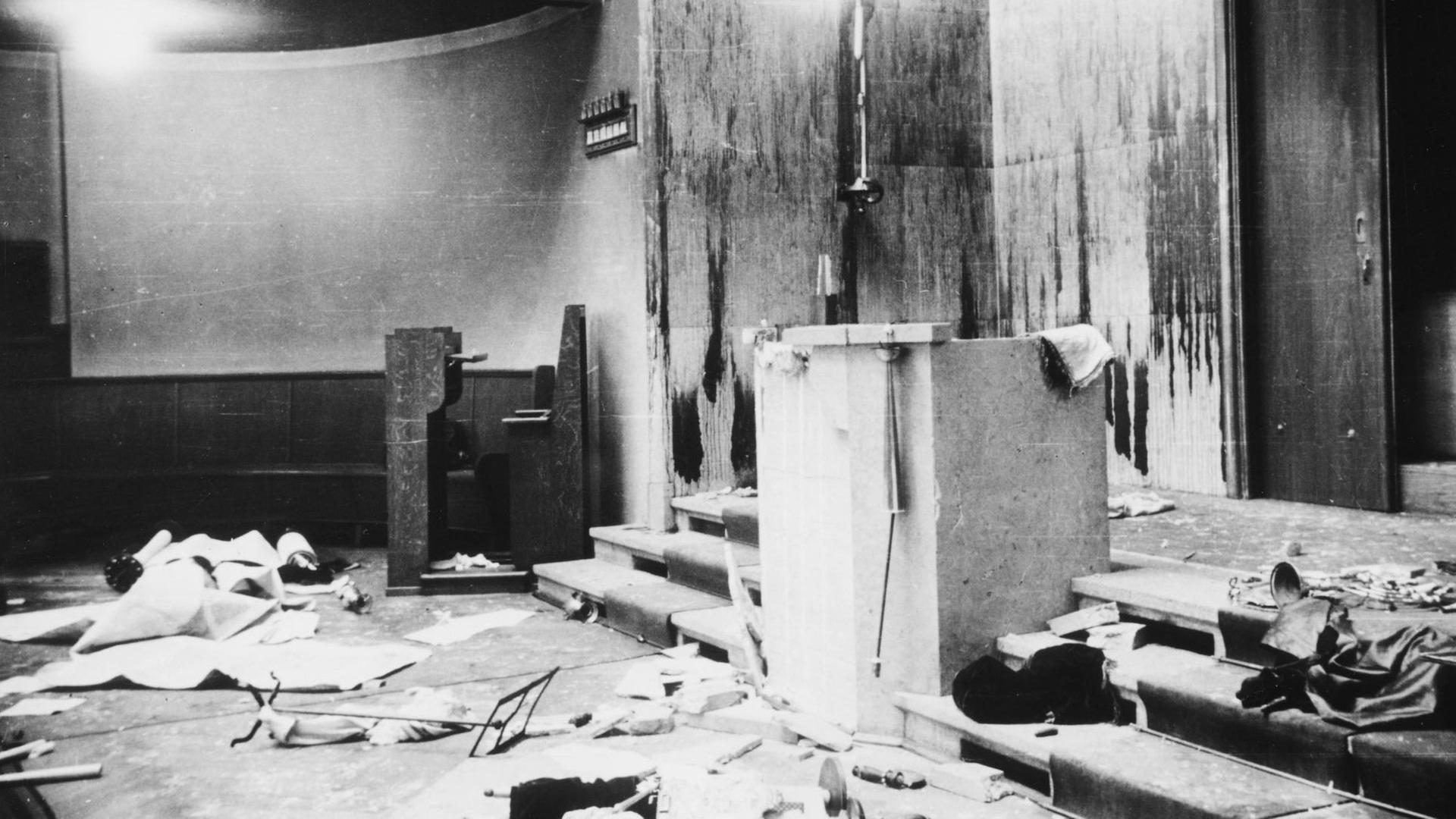 Die Synagoge Okel Jaakov in in München nach der Pogromnacht am 9. November 1938. Die Synagoge Okel Jaakov in in München nach der Pogromnacht am 9. November 1938.