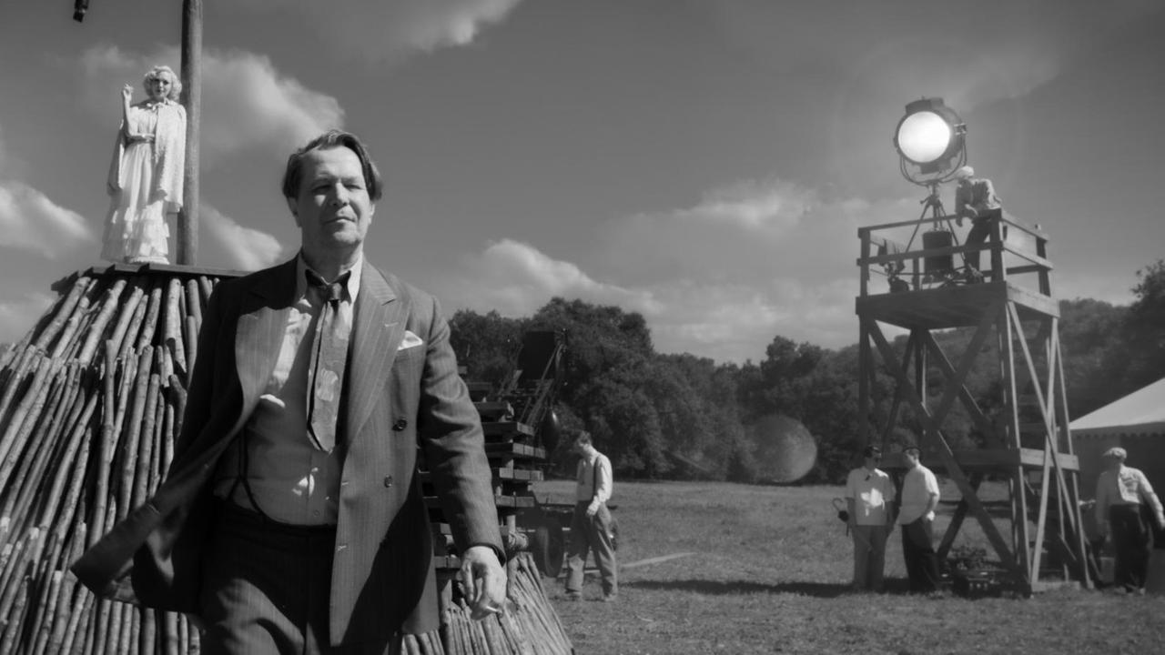 Gary Oldman als Drehbuchautor Herman J. Mankiewicz in David Finchers "Mank" Gary Oldman als Drehbuchautor Herman J. Mankiewicz in David Finchers "Mank"