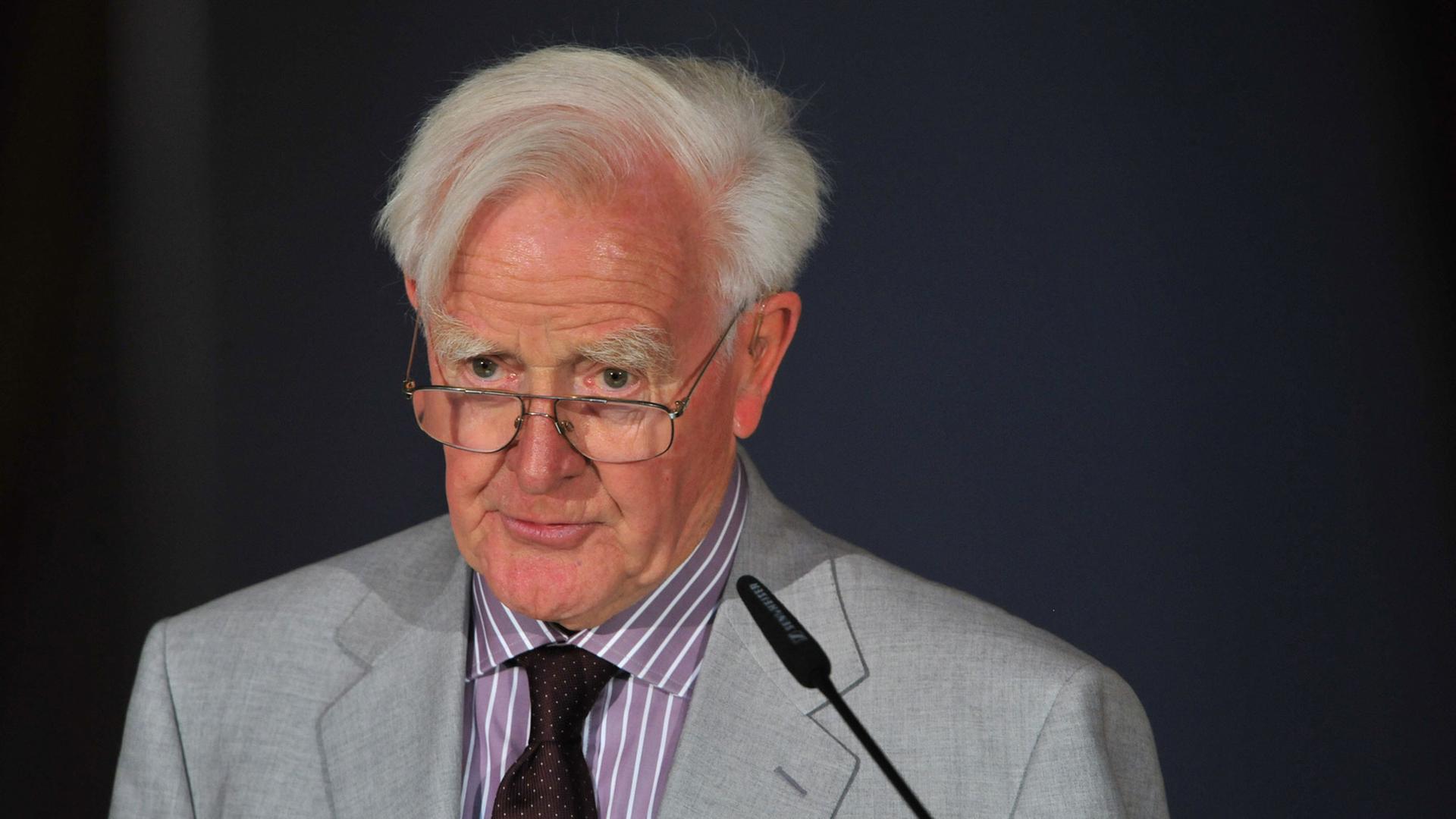 Der britische Schriftsteller John le Carré, mit bürgerlichem Namen David Cornwell, aufgenommen 2011. Der britische Schriftsteller John le Carré, mit bürgerlichem Namen David Cornwell, aufgenommen 2011.