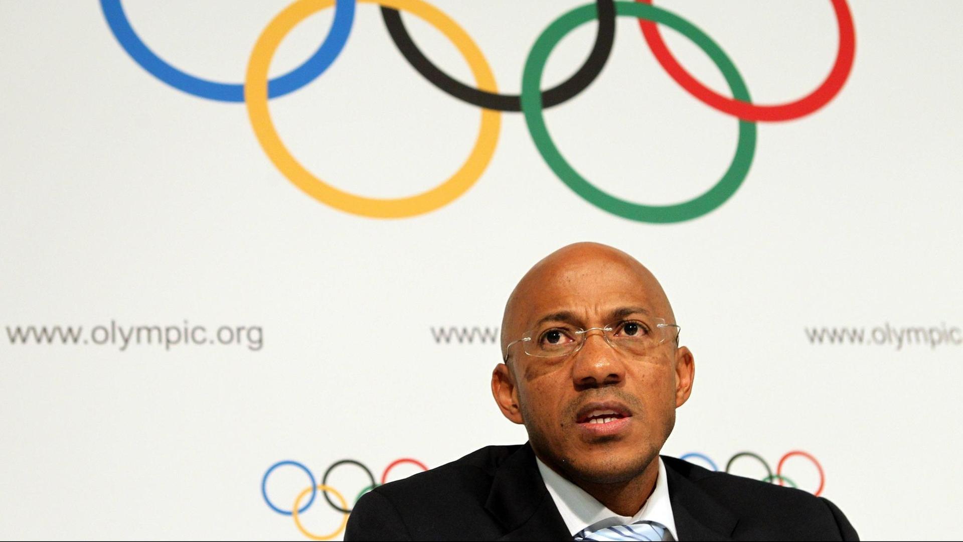 Frankie Fredericks wurde von der IAAF bis auf Weiteres suspendiert. Frankie Fredericks wurde von der IAAF bis auf Weiteres suspendiert.