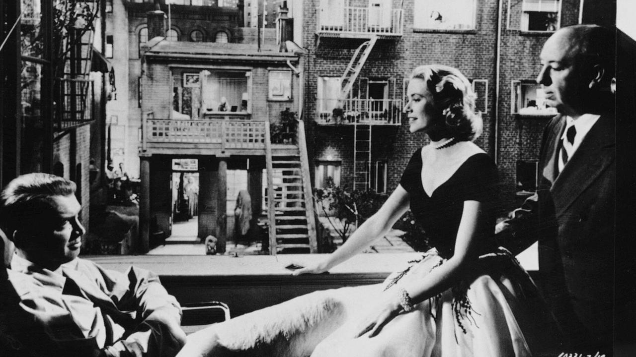 James Stewart, Grace Kelly und Alfred Hitchcock bei den Dreharbeiten zu "Das Fenster zum Hof" ("Rear Window"). James Stewart, Grace Kelly und Alfred Hitchcock bei den Dreharbeiten zu "Das Fenster zum Hof" ("Rear Window").