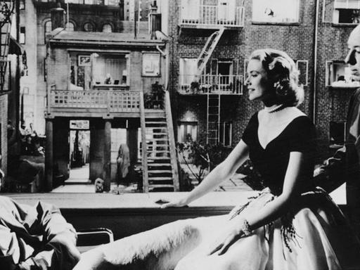 James Stewart, Grace Kelly und Alfred Hitchcock bei den Dreharbeiten zu "Das Fenster zum Hof" ("Rear Window").
