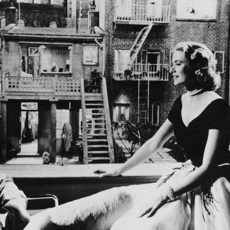 James Stewart, Grace Kelly und Alfred Hitchcock bei den Dreharbeiten zu "Das Fenster zum Hof" ("Rear Window").