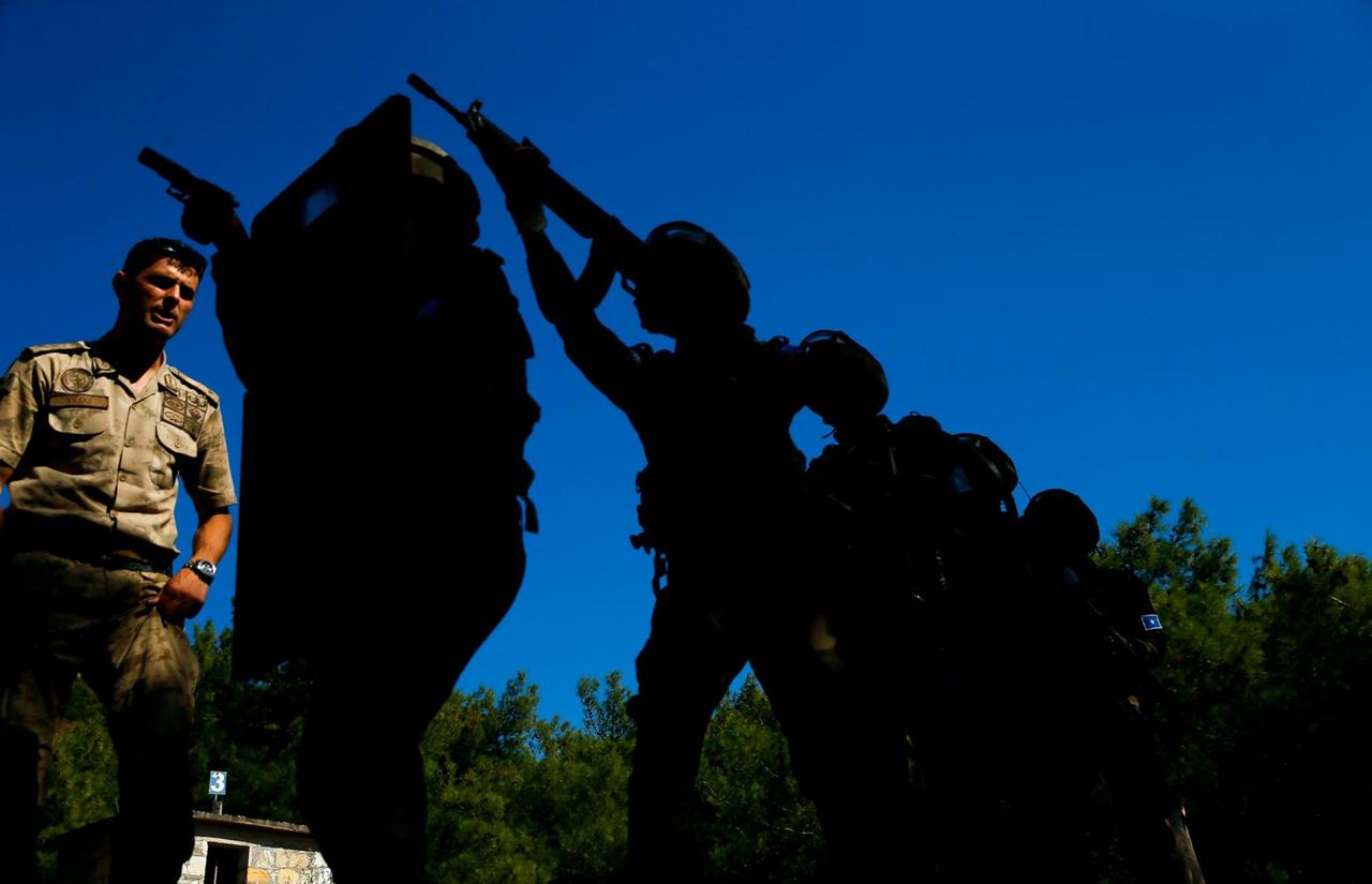 Somalische Polizisten bei einer Anti-Terror-Schulung durch türkische Soldaten in Izmir
