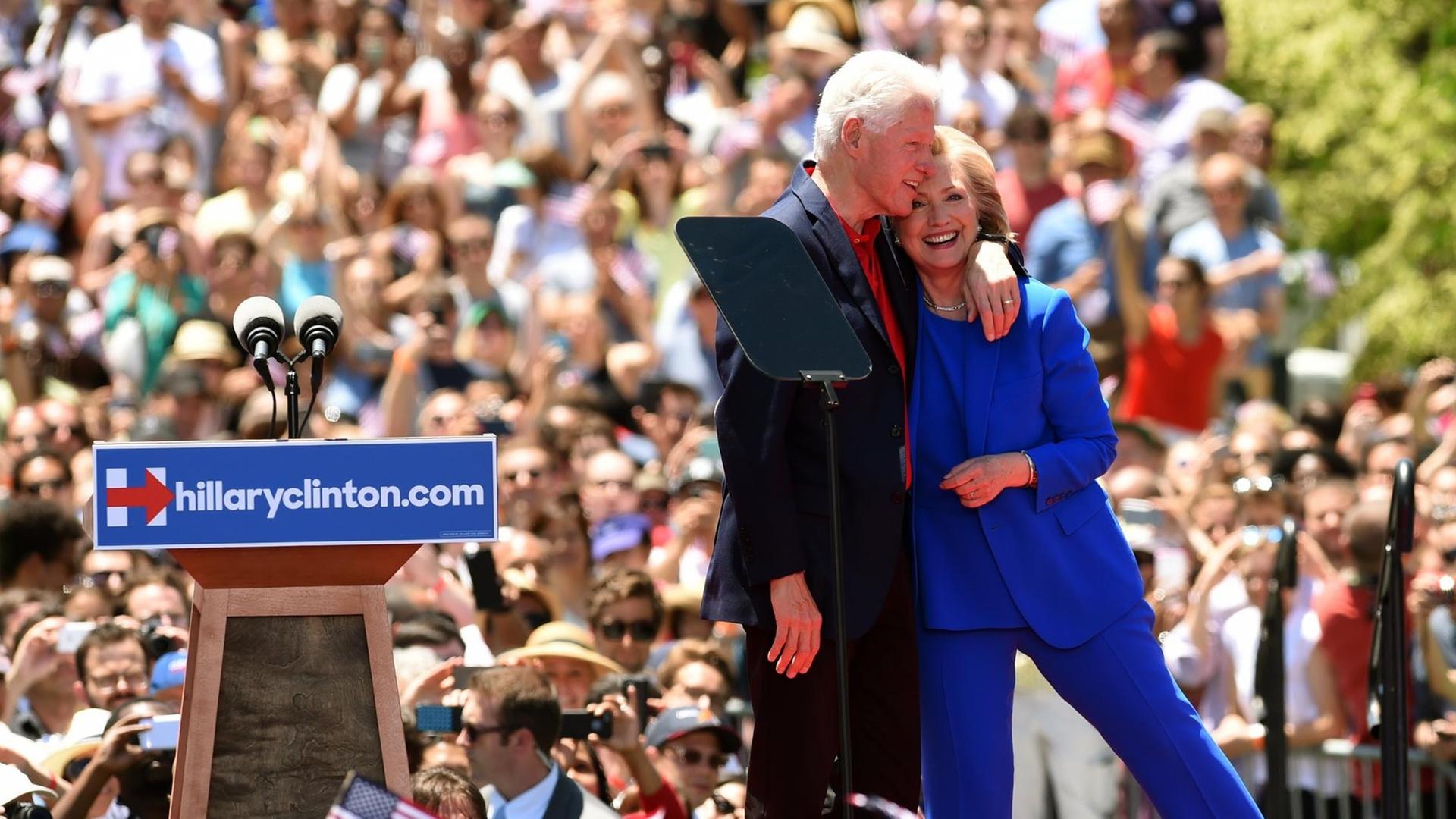 Hillary und Bill-Clinton im Wahlkampf Hillary und Bill-Clinton im Wahlkampf