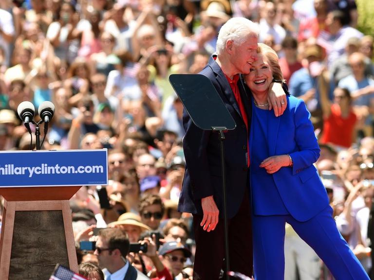 Hillary und Bill-Clinton im Wahlkampf