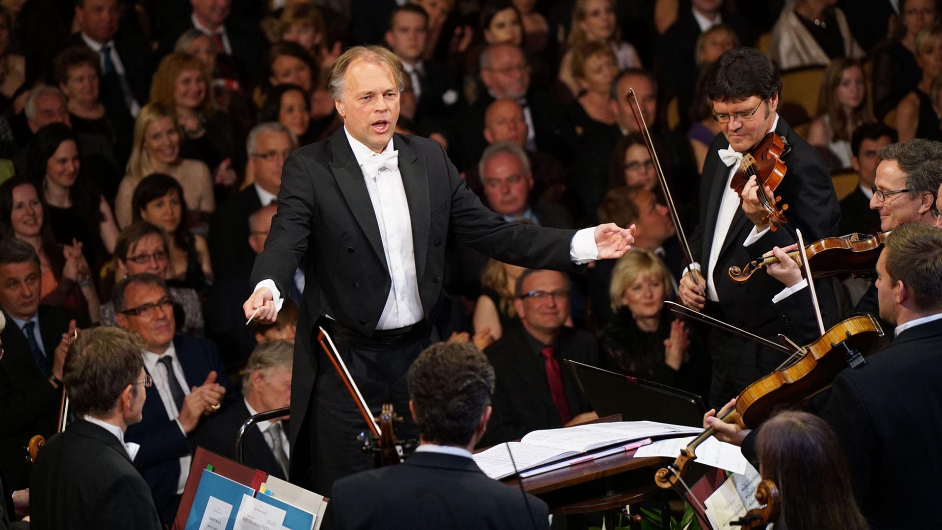 Das NDR Sinfonieorchester unter der Leitung von Thomas Hengelbrock bei der Eröffnung des Internationalen Musikfestivals Prager Frühling im Mai 2015
