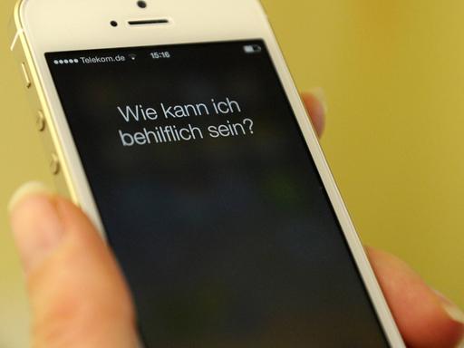 Die Sprachsteuerung von Apple, "Siri", soll im Alltag bei Recherchen helfen.