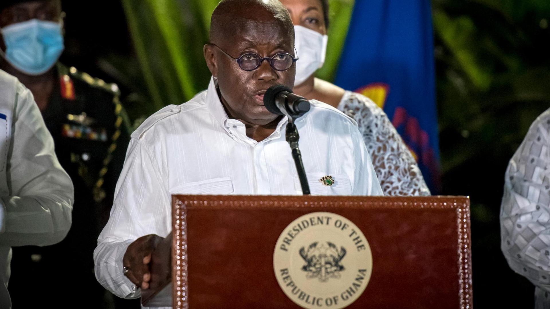 Der ghanaische Präsident Akufo-Addo ist gegen das Corona-Virus geimpft worden. Der ghanaische Präsident Akufo-Addo ist gegen das Corona-Virus geimpft worden.